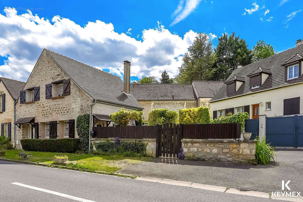 Maison à VALLANGOUJARD