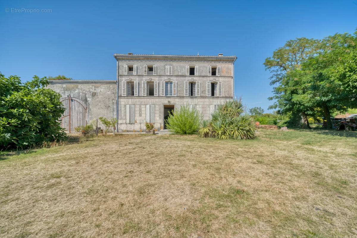 Maison à SAINT-SEVER-DE-SAINTONGE
