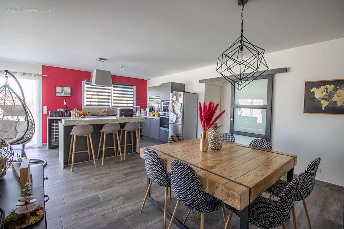 Maison 5 pièces - 106 m2 - Proche du Centre-ville de La Garnache - photo 3