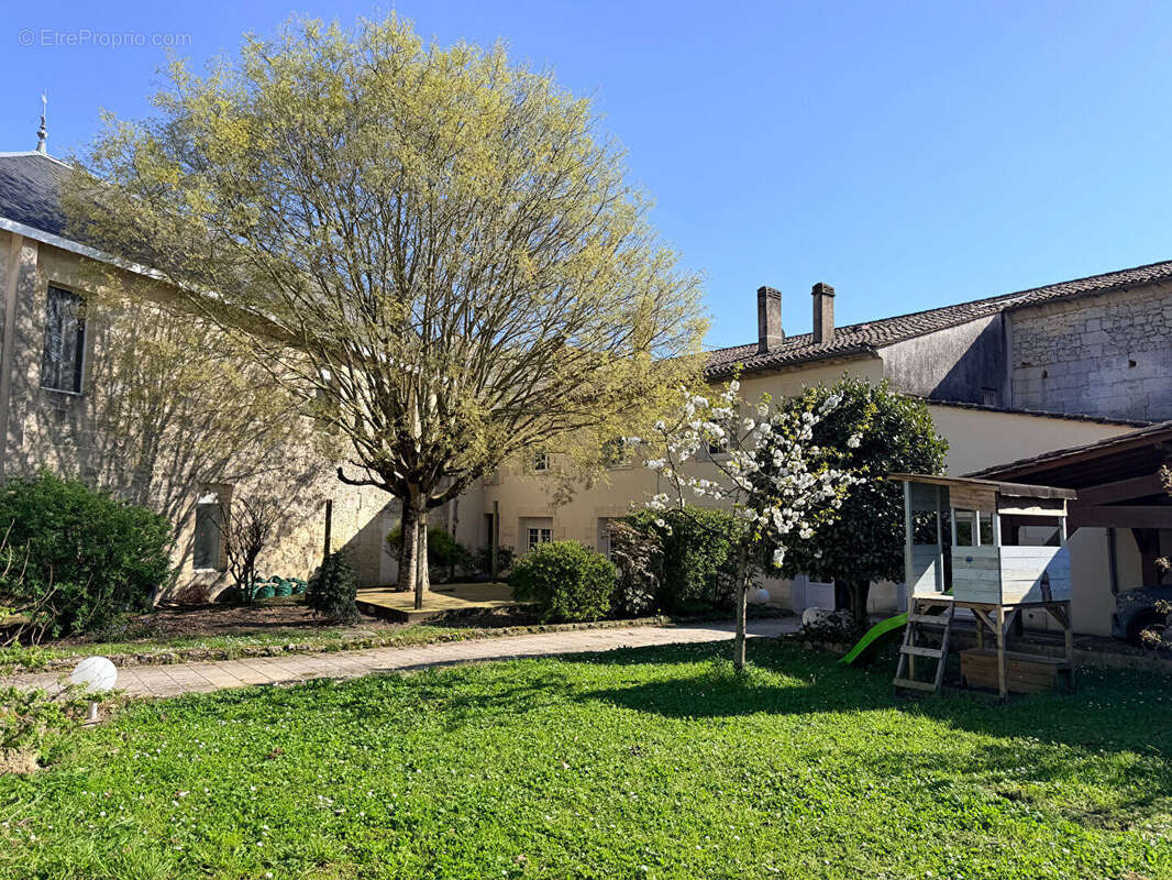 Maison à SAINT-ANDRE-DE-CUBZAC