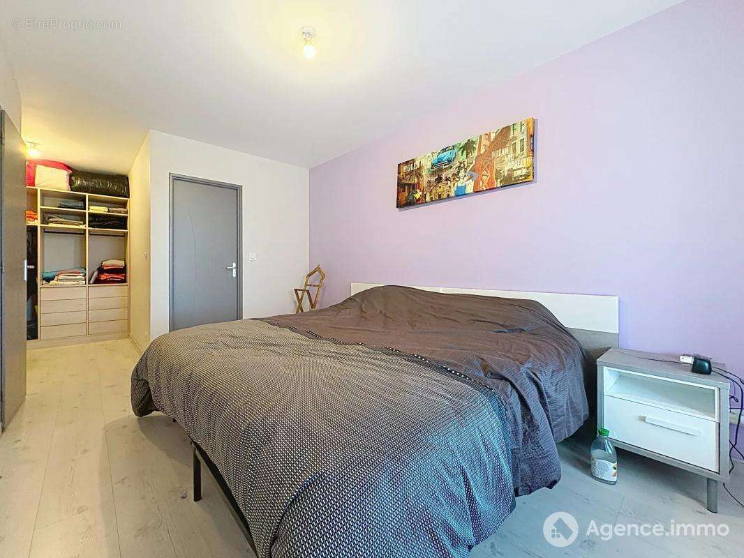 Maison récente de 5 pièces de 133 m² à Saint-Denis-de l'Hôtel - photo 10