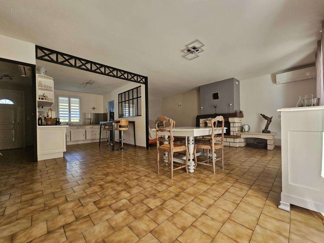 Maison à LABESSIERE-CANDEIL