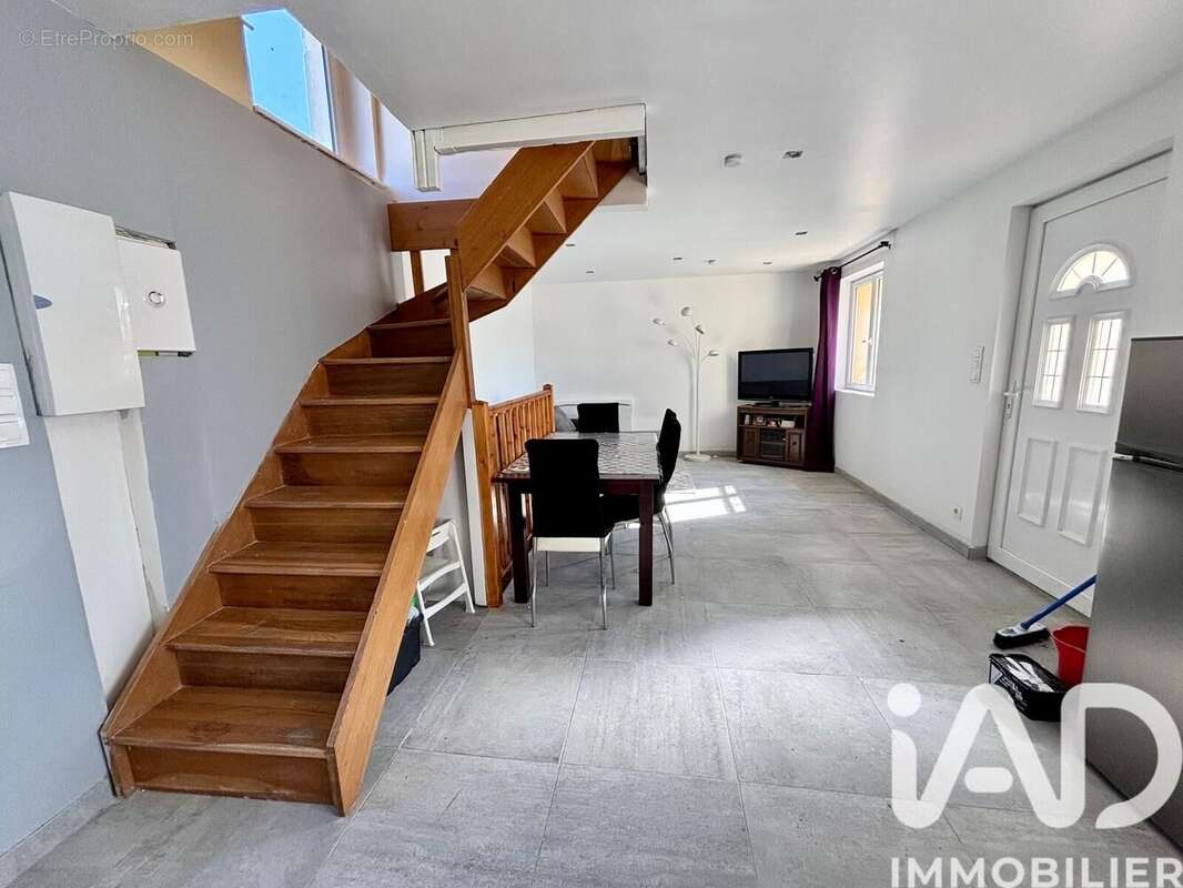 Photo 2 - Maison à MONTREUIL-AUX-LIONS