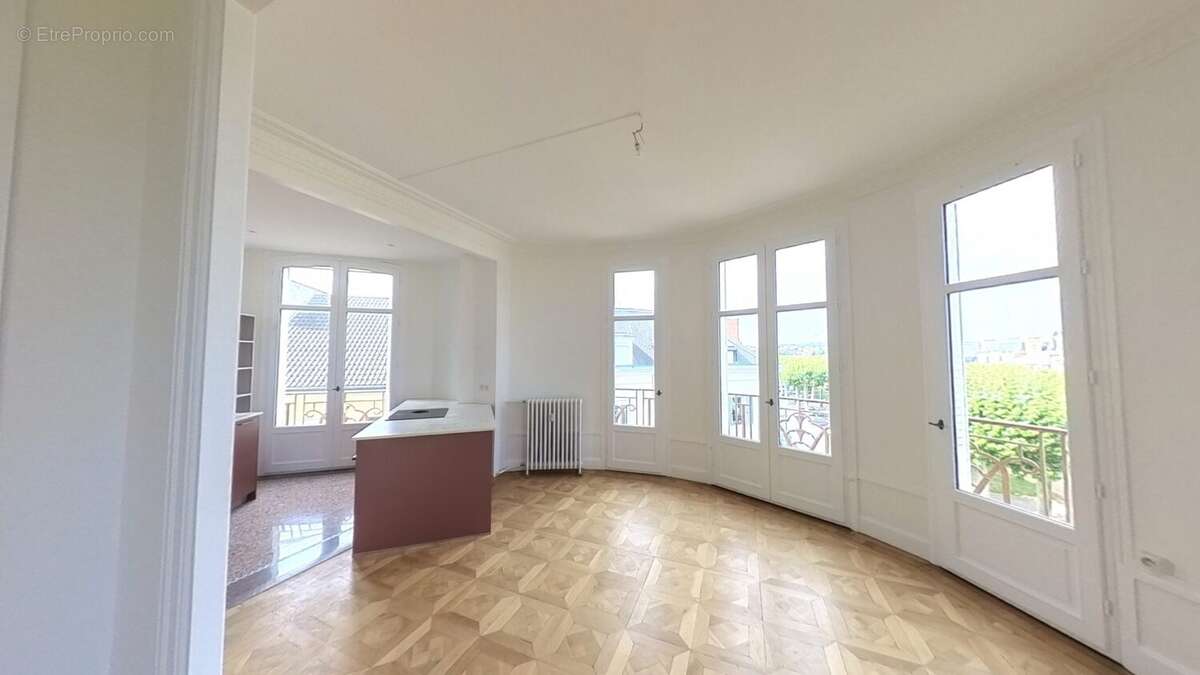 Appartement 81 m² à Montlucon  - photo 2