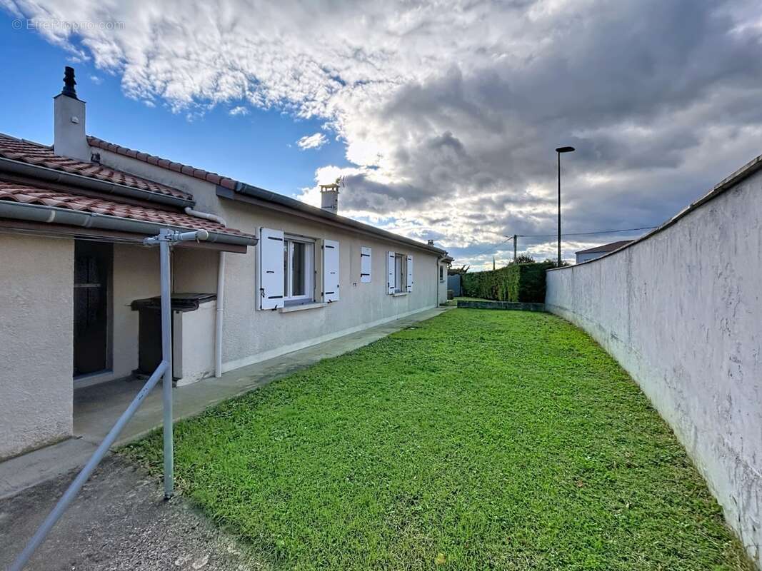 Maison à MONTELIMAR