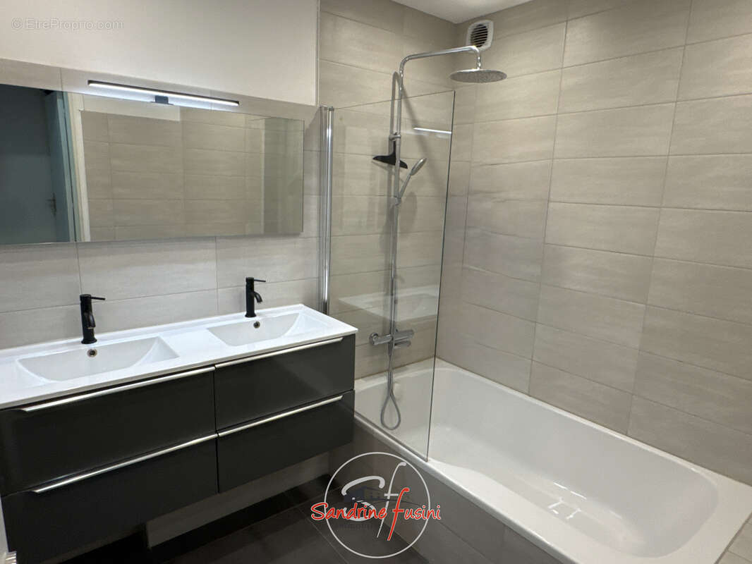 Appartement à SAINT-LAURENT-DU-VAR