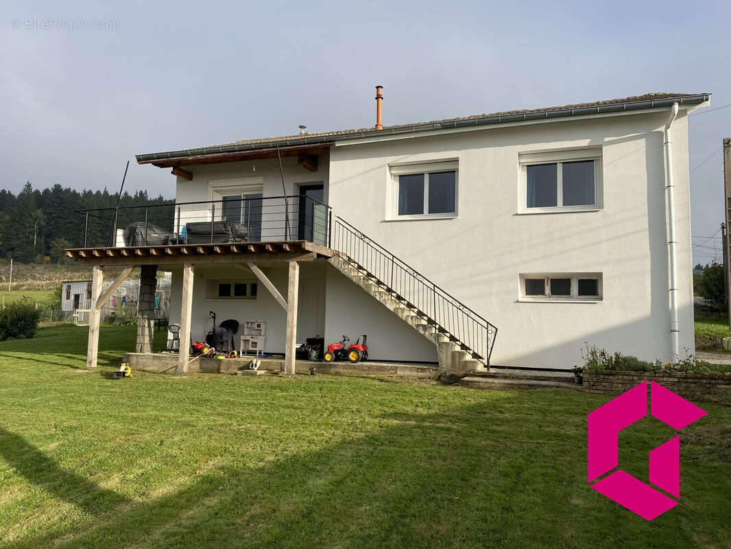 Maison à SAINT-JUST-MALMONT