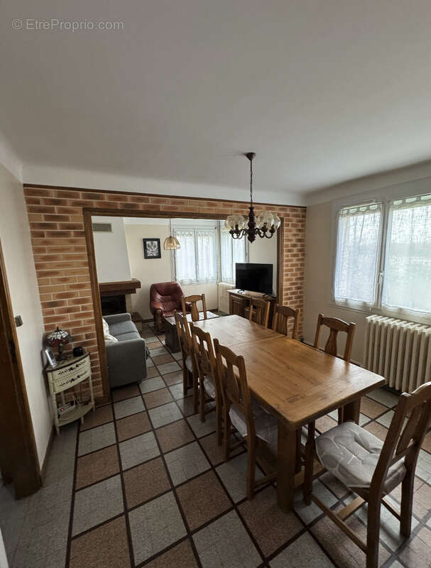 Maison à LE THILLAY