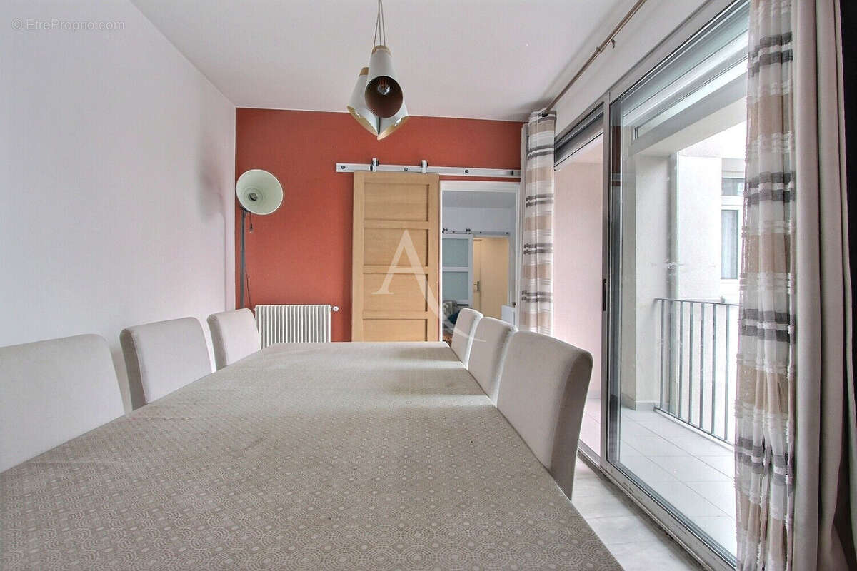 Appartement à VILLENEUVE-LA-GARENNE