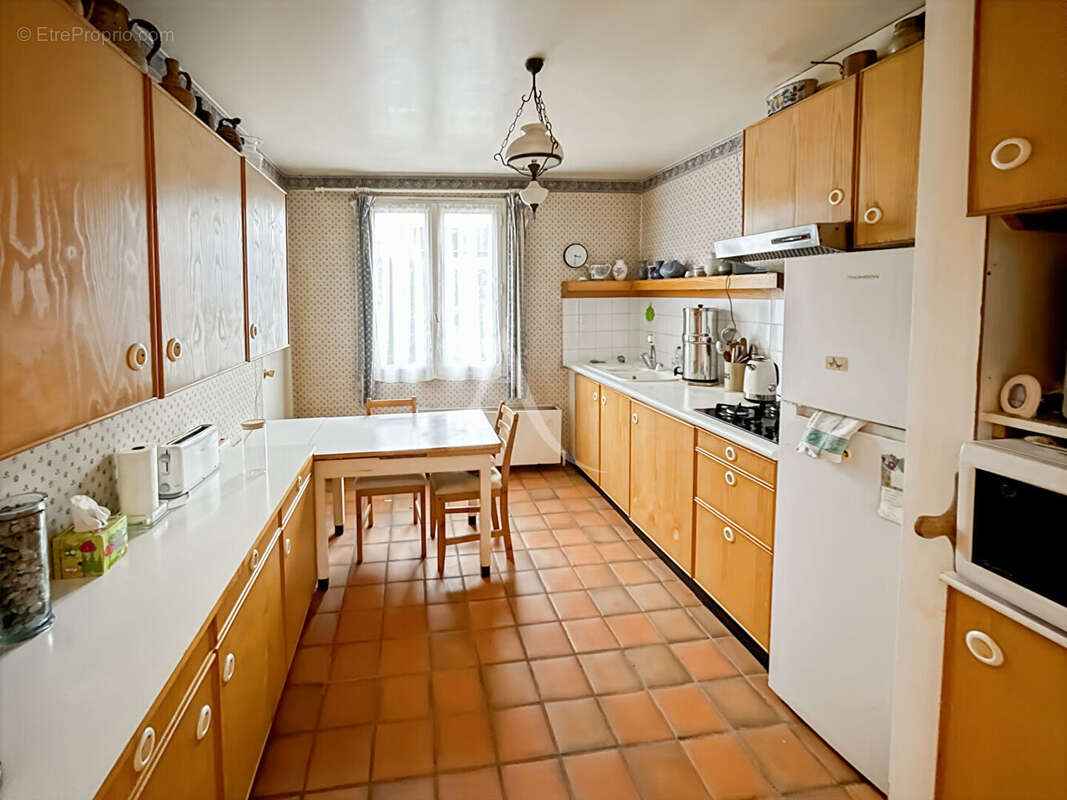 Maison à SAINTE-GENEVIEVE-DES-BOIS