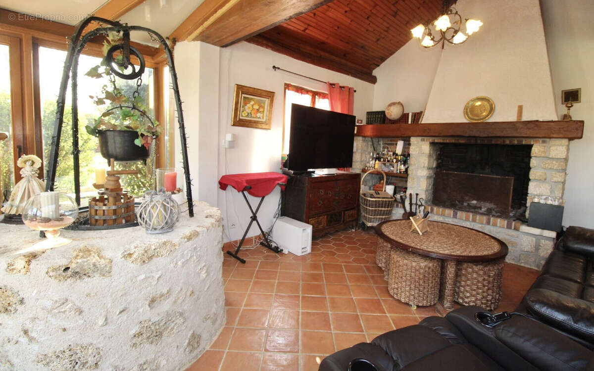 Maison à LE MESNIL-SAINT-DENIS