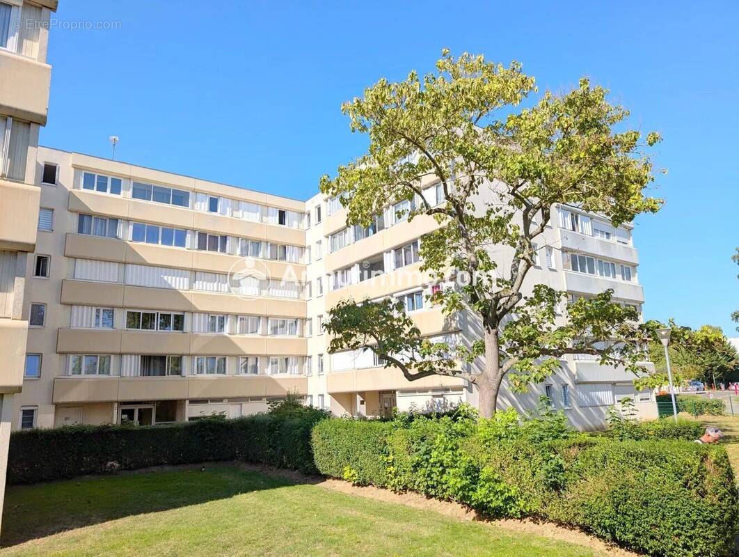 Appartement à SAVIGNY-LE-TEMPLE