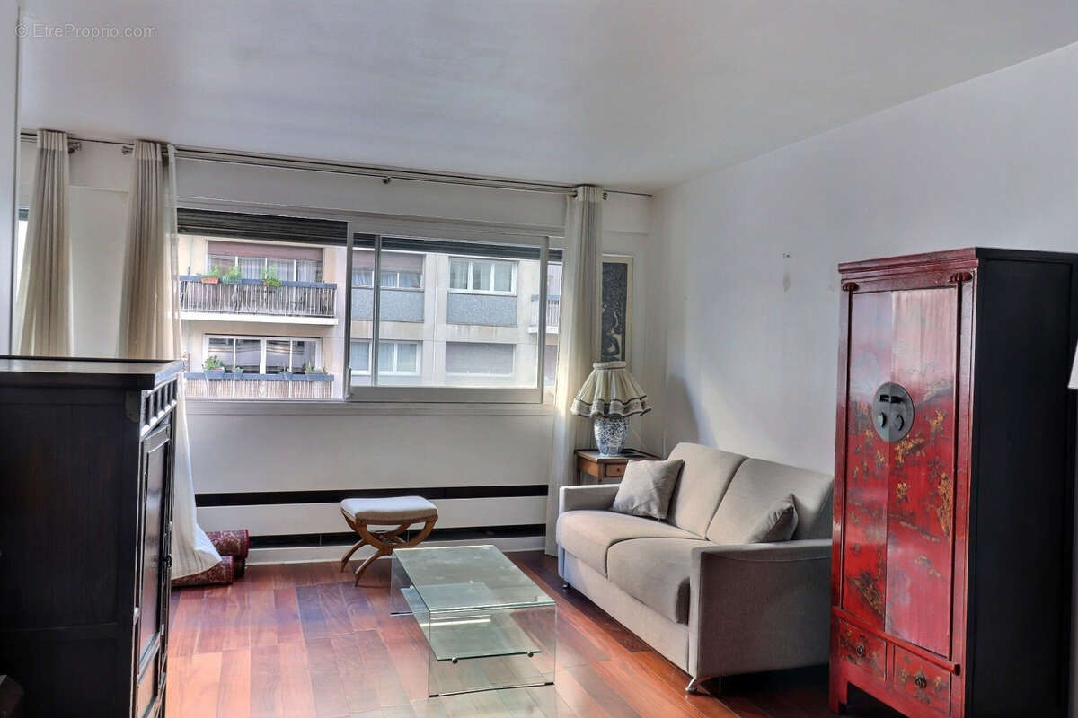 Appartement à PARIS-15E