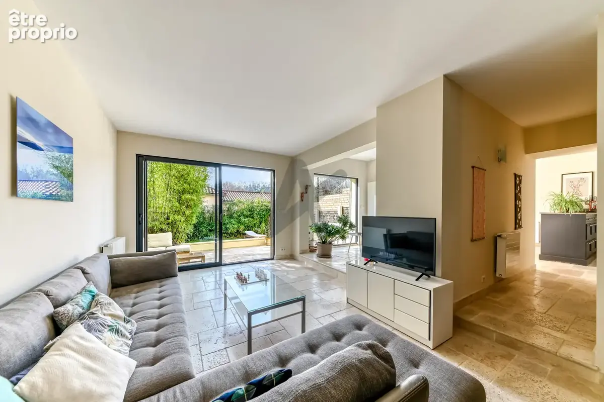 Caluire - Boutary: Une maison familiale de 205m2, 5 chambres, terrasse, jardin, piscine. - photo 10