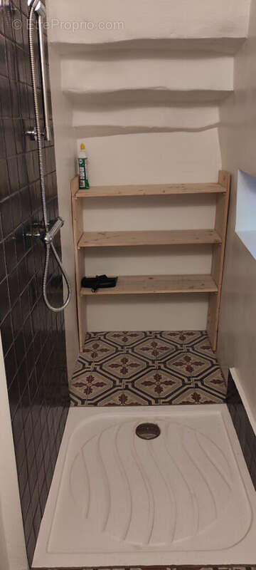 Maison à SAINT-JEAN-DE-MARUEJOLS-ET-AVEJAN