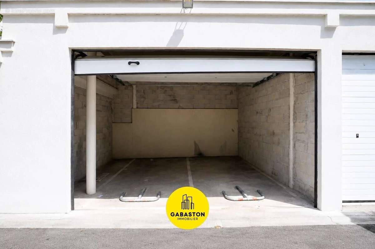 Parking 25 m² à Marseille-8e  - photo 2