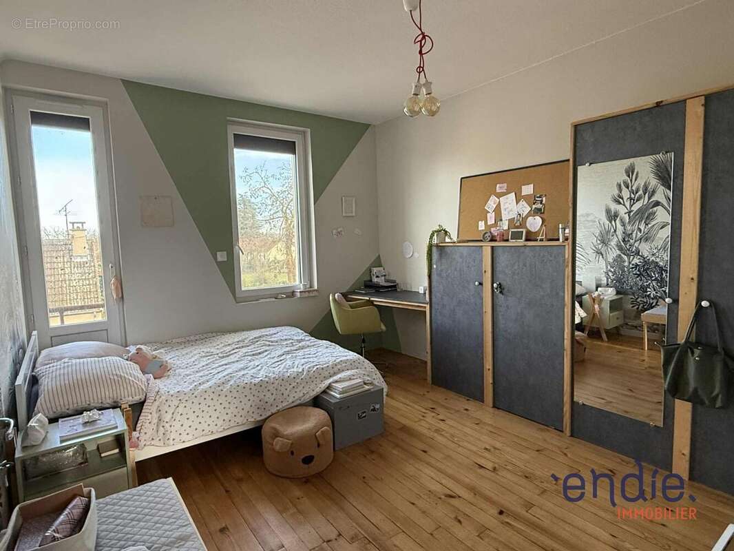 Maison à THIEL-SUR-ACOLIN