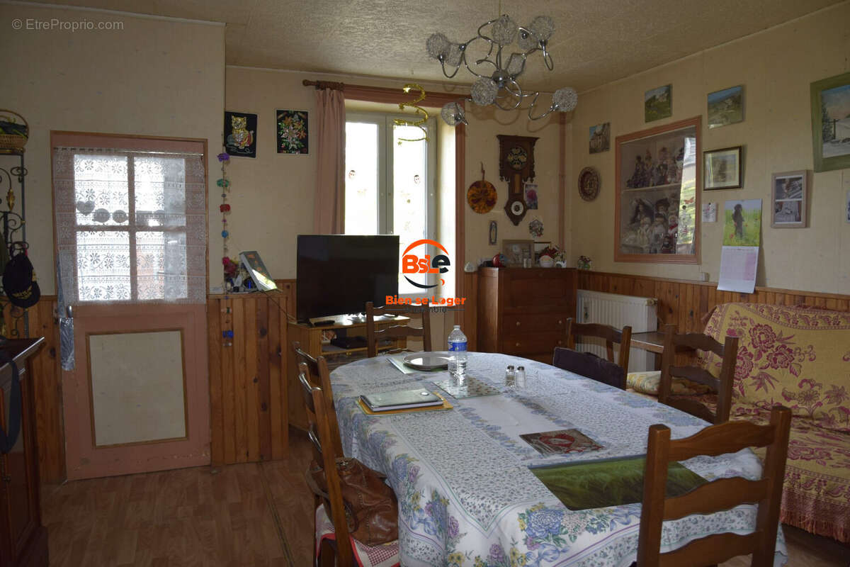 MAISON A VENDRE 7 PIECES AGENCE IMMOBILIERE BSLE SECTEUR PONTGIBAUD - Maison à GELLES