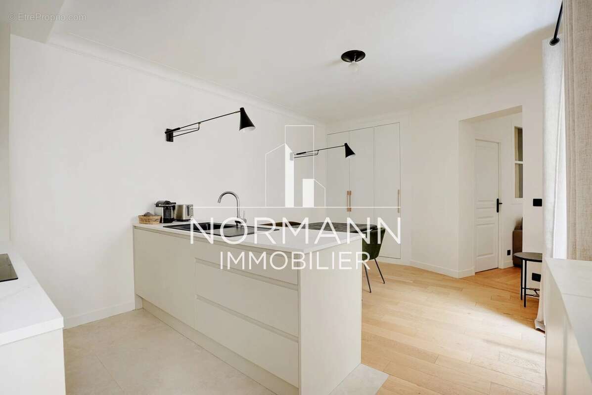 Appartement à PARIS-16E