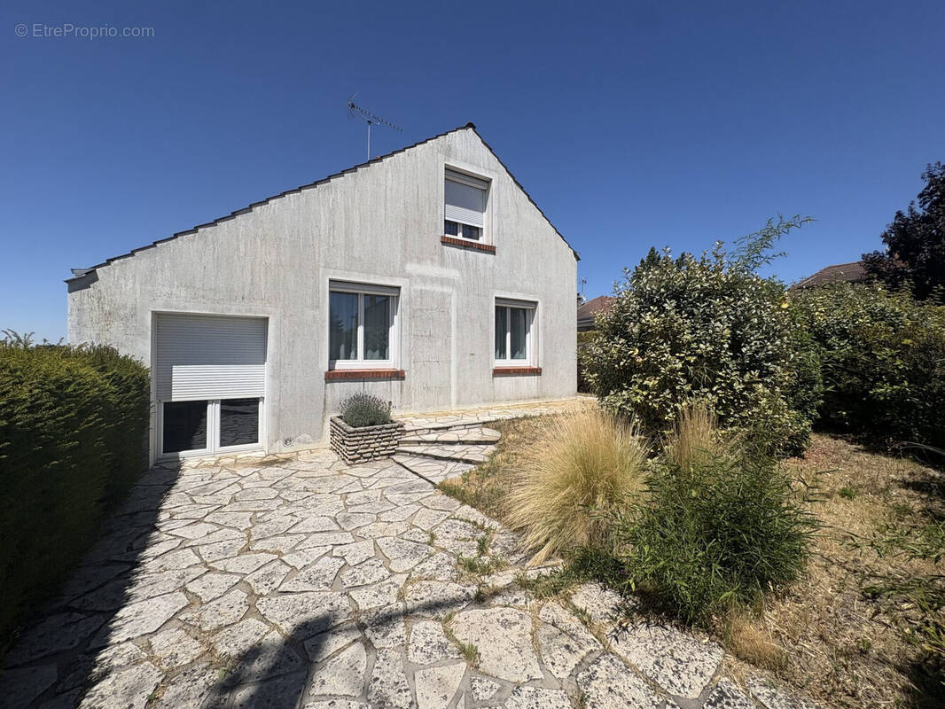 Maison à LA CHAPELLE-SAINT-MESMIN