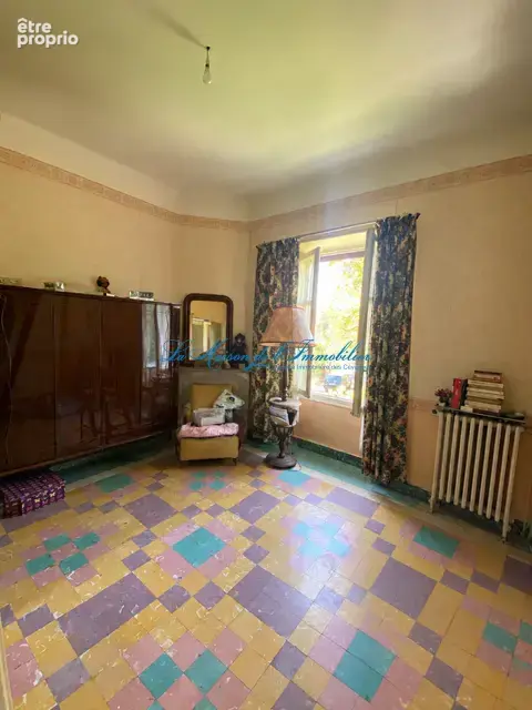 GENERARGUES, Maison de maitre en pierre de 94m2 et un garage de 80 m2, le tout sur 1595 m2 de terrain clos ave - photo 7