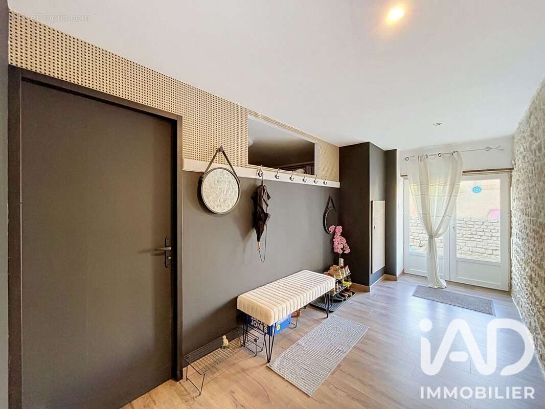 Maison 240 m² à Coulonges-Sur-L'autize  - photo 4