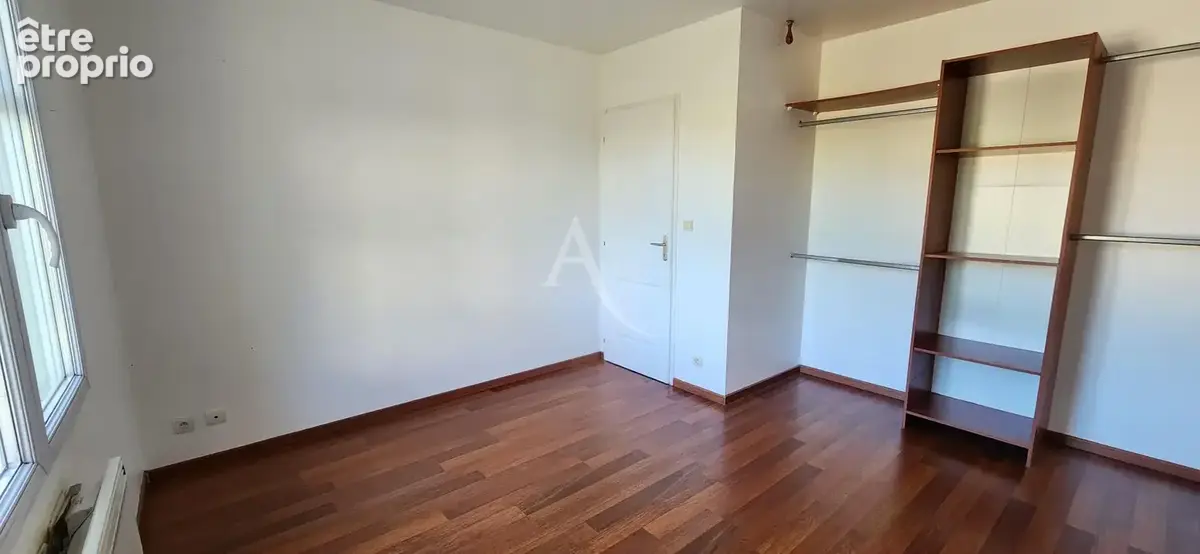 Iteuil - plain pied - 131 m² - 5 chambres -  jardin - photo 9