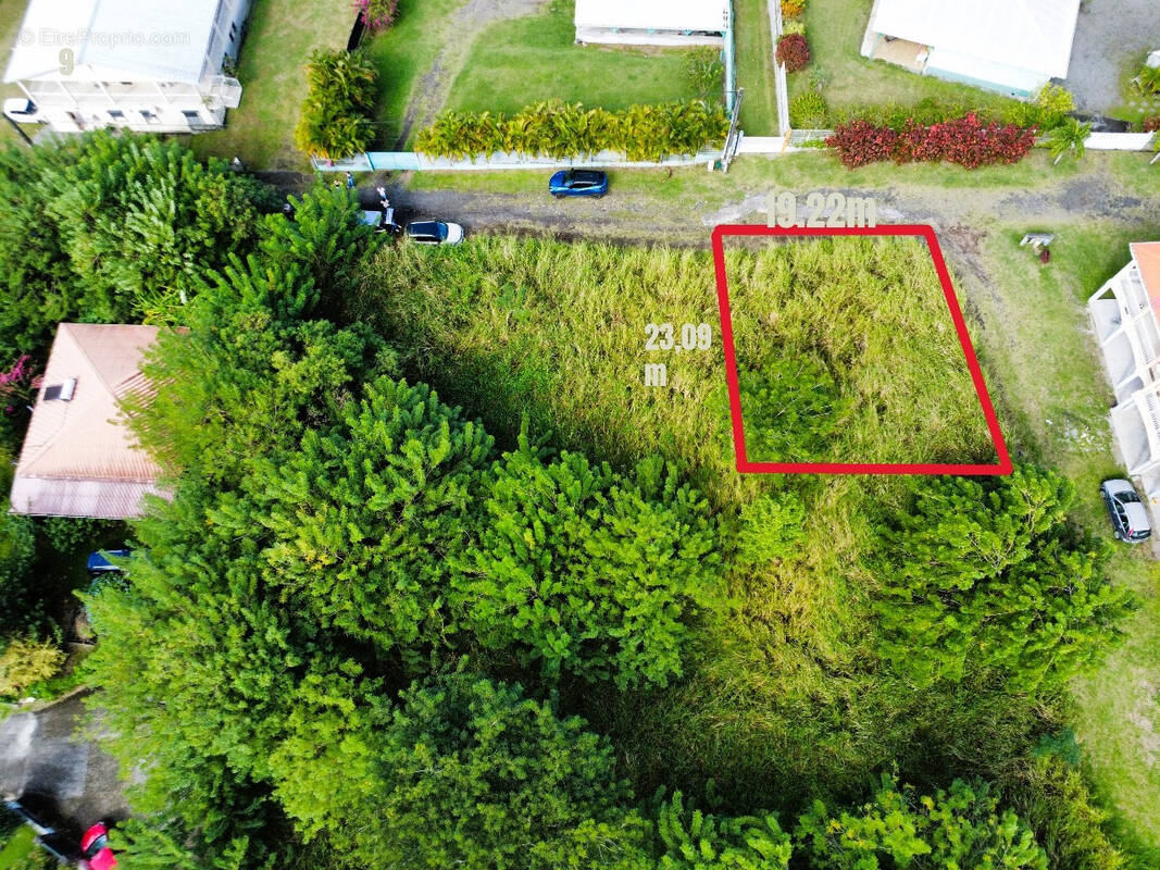 Terrain à SAINT-PIERRE