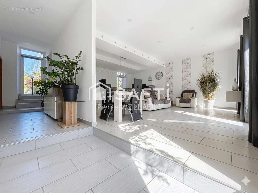 Maison 240 m² à Gluiras  - photo 5