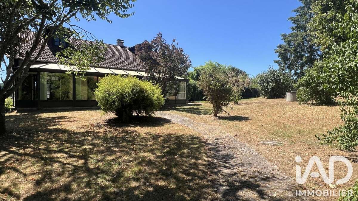 Maison 151 m² à Saint-Hilaire-Bonneval  - photo 3