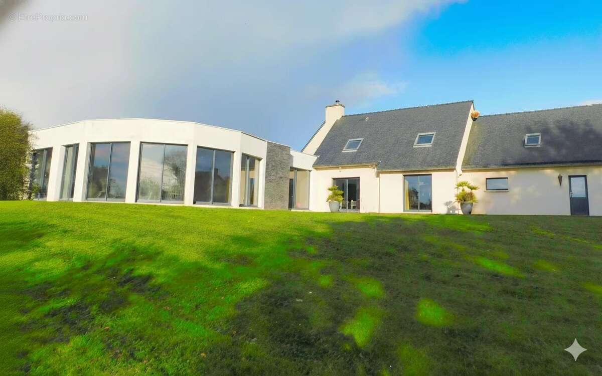 Maison à CARHAIX-PLOUGUER