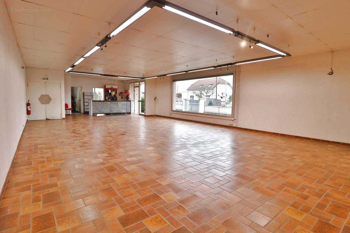 Commerce à PONT-SAINTE-MARIE