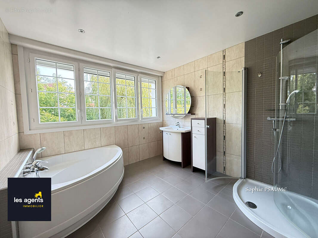 Maison à NEUFCHATEAU