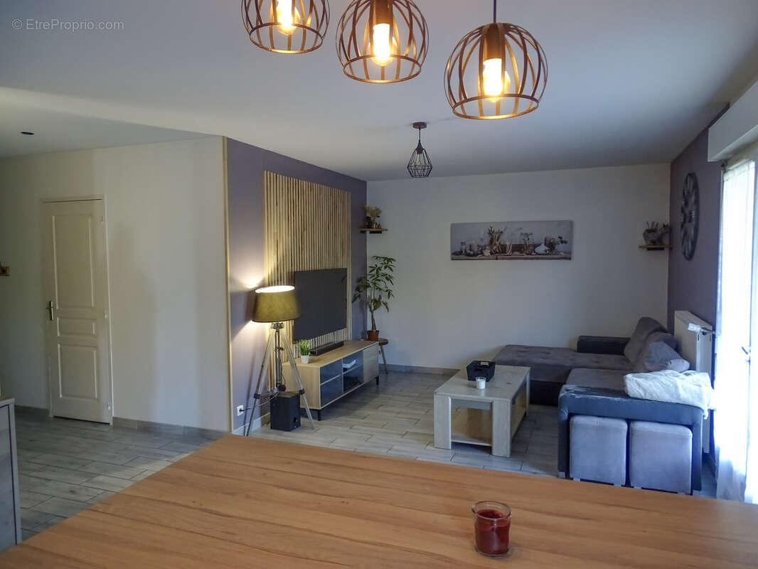 Maison à LA CHAPELLE-MONTMARTIN