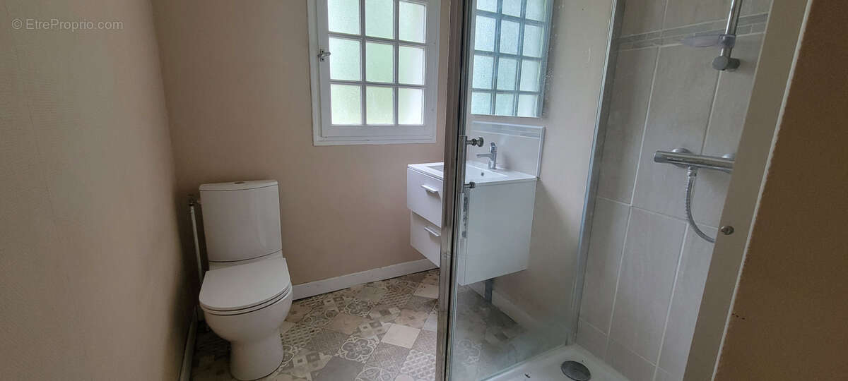 Pavillon familial avec vie de plain-pied dans un secteur recherché ! - photo 9