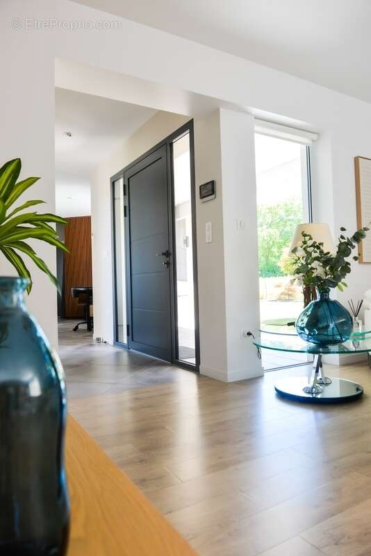 Maison contemporaine haut de gamme 203m2 avec piscine chauffée et double garage - photo 6