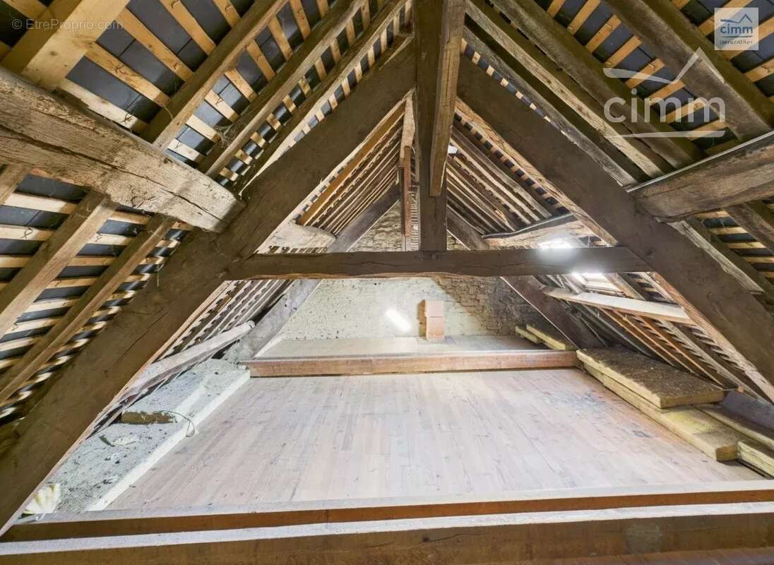 Maison à BOURG-DES-COMPTES