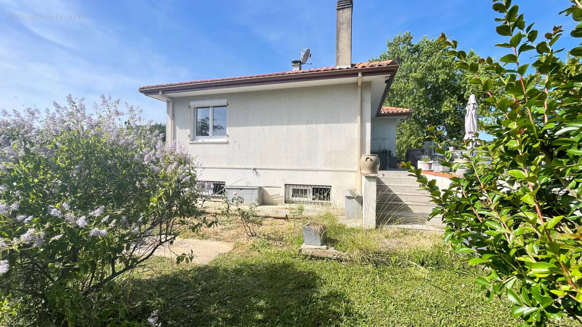 Maison à POMMEVIC