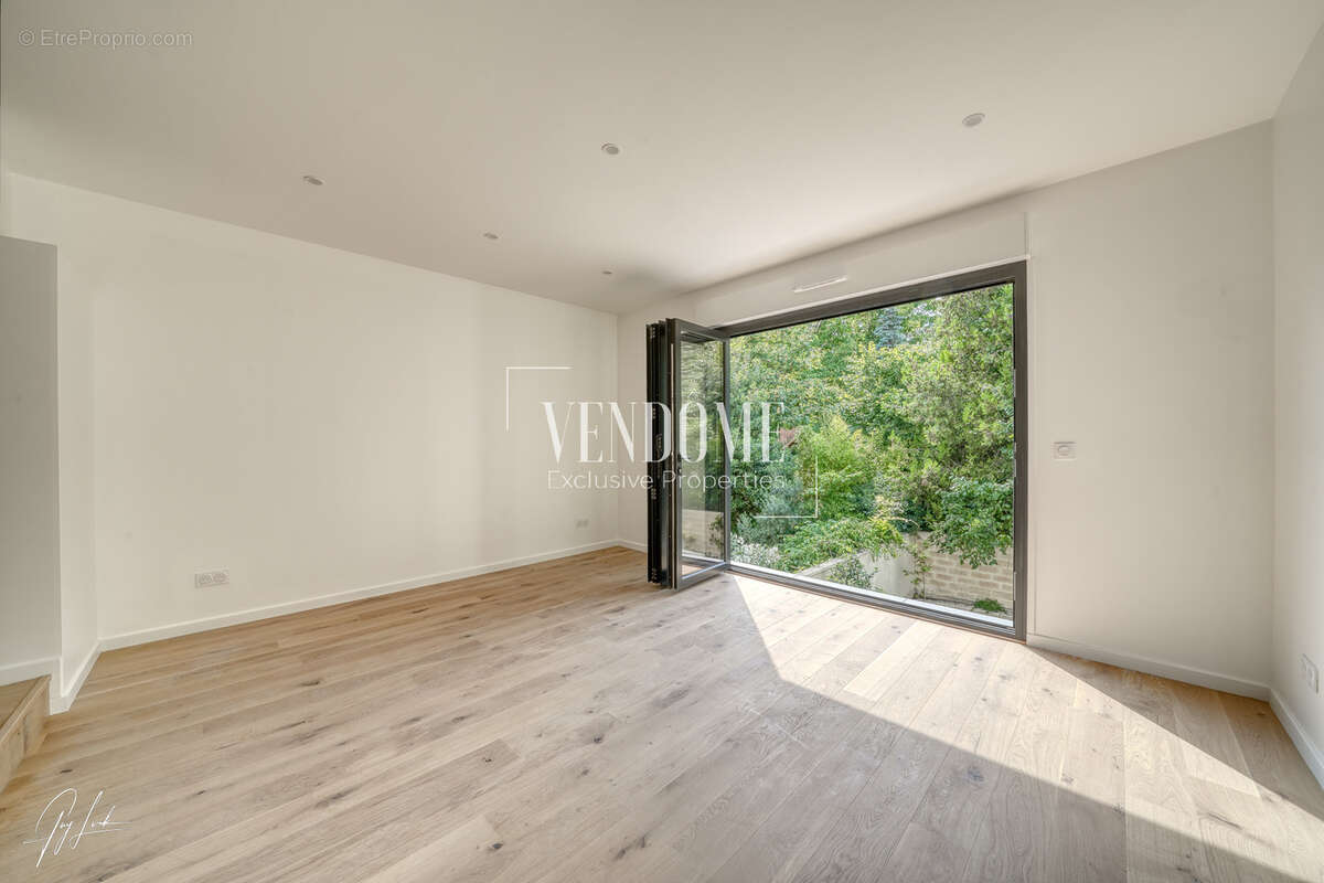 Appartement à SURESNES