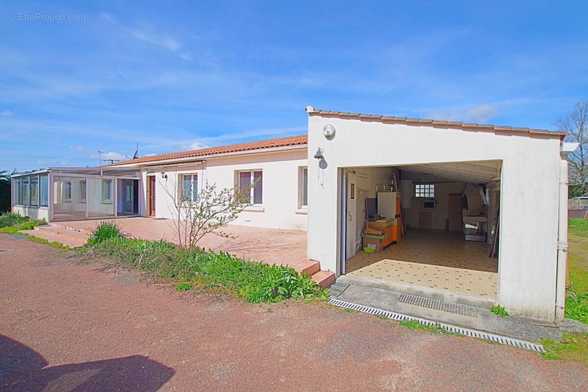 Maison à LE GIROUARD