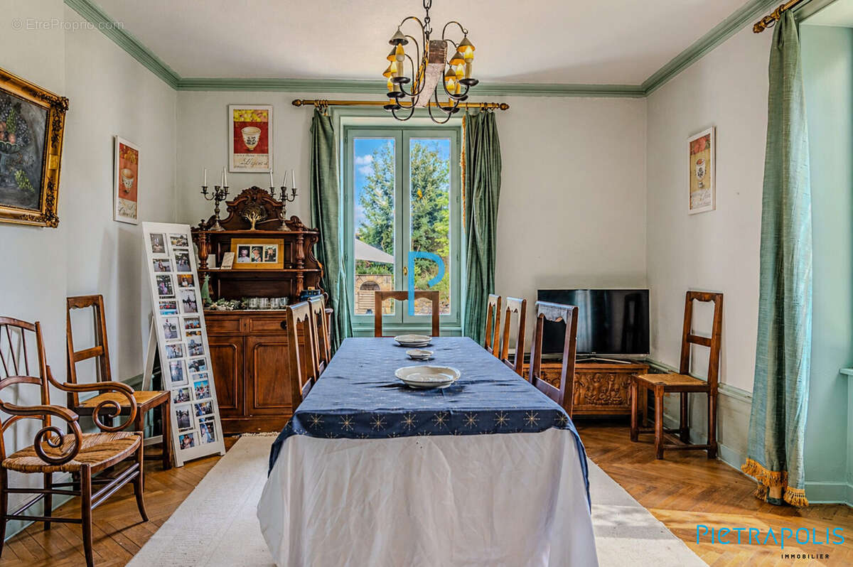 Maison 316 m² à La Gresle  - photo 8