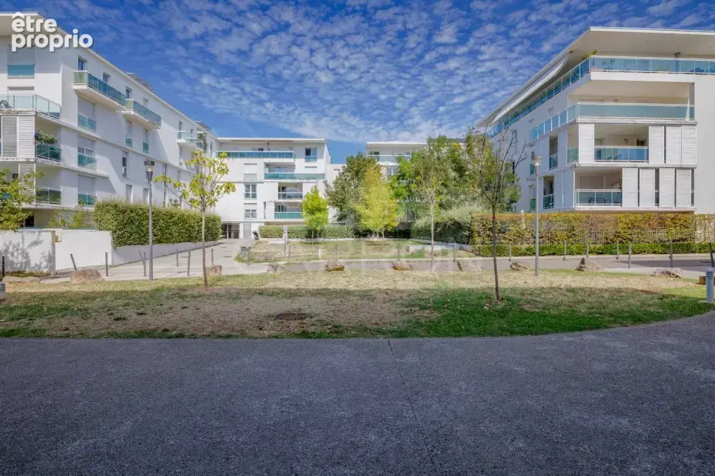 Caluire voie verte - t3 74m2 refait a neuf - lumineux - residence calme et arborée - photo 9