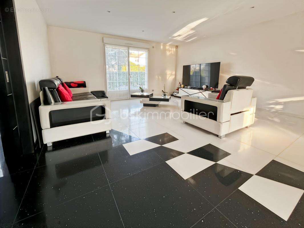 Splendide maison contemporaine 7 pièces - avec vue sur le Golf d'Ormesson - photo 3