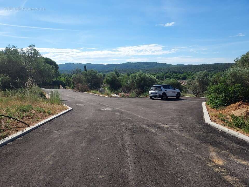 Terrain 1400 m² à Camps-La-Source  - photo 5