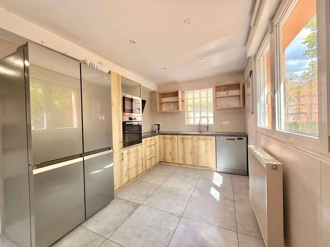 Maison familiale 7 chambres – Dépendance de 33 m² – Jardin clos - photo 3