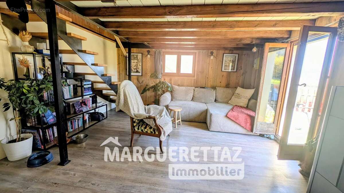 Maison à LA TOUR