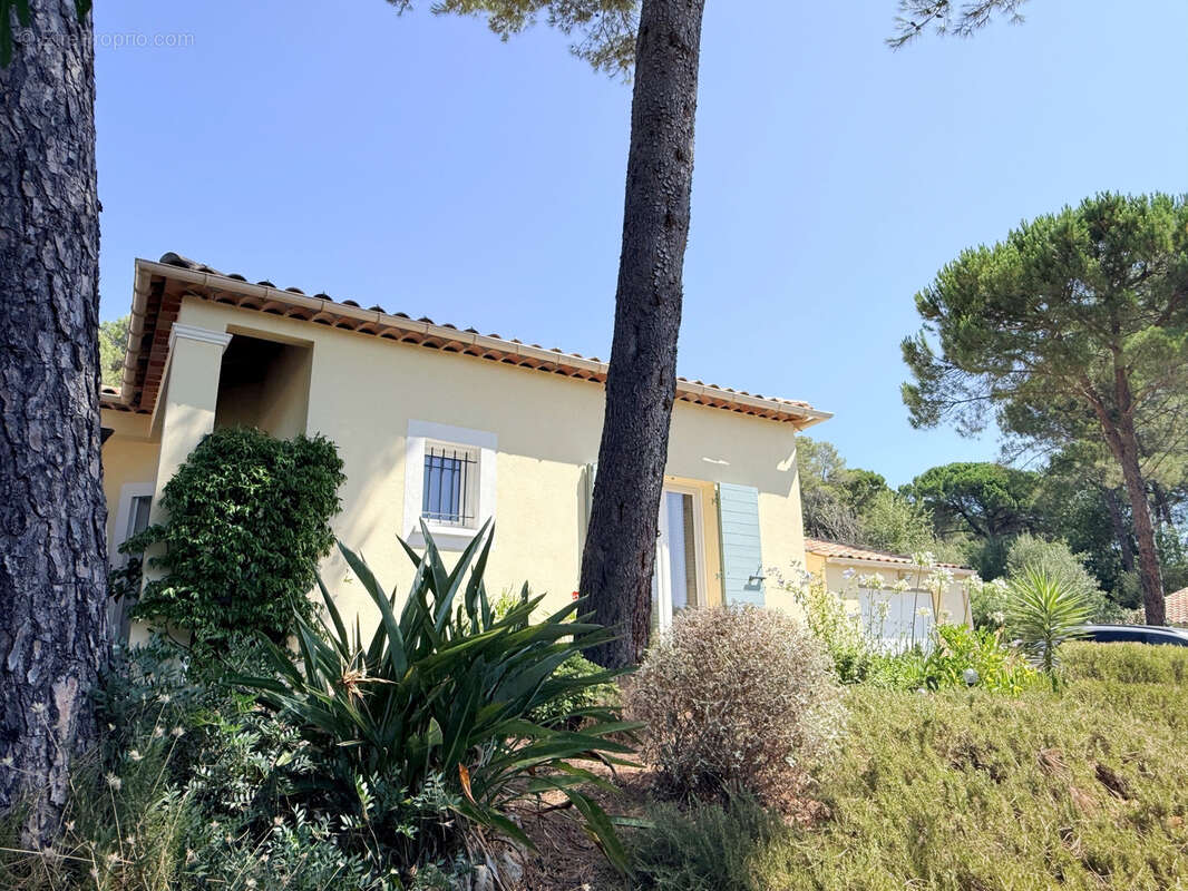 Maison à BAGNOLS-EN-FORET