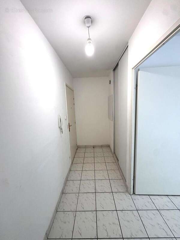 Appartement 59 m² à Fontenay-Le-Fleury  - photo 4