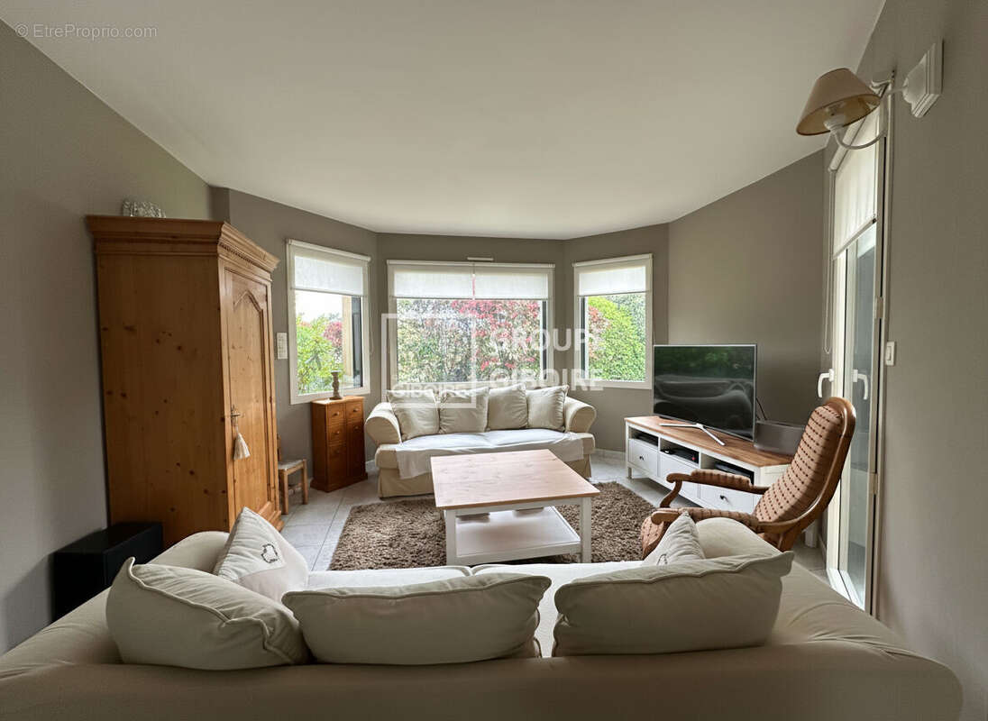 A vendre - Agence Giboire - Maison familiale d'environ 120 m2 - Golf de Cicé Blossac: quartier prisé pour son environnement priv - photo 5