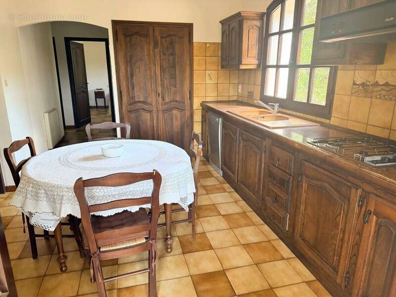 En CORSE, proche AJACCIO, aux portes du village d'AFA, grande maison familiale de 168m2,  terrain arborés de 2300 m2 - photo 10